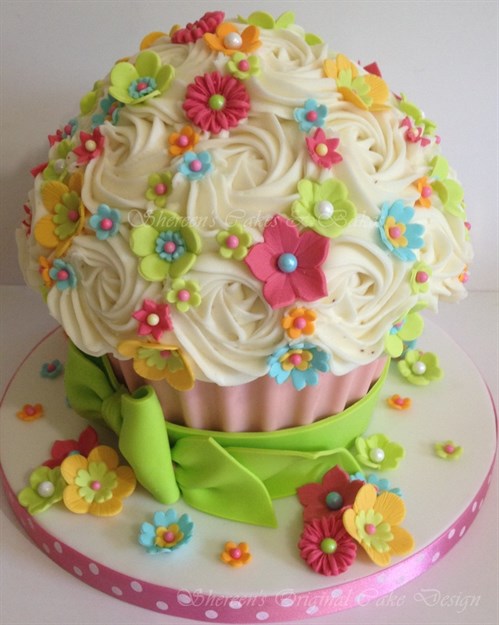 Make Up Birthday Cake - Flecks Cakes