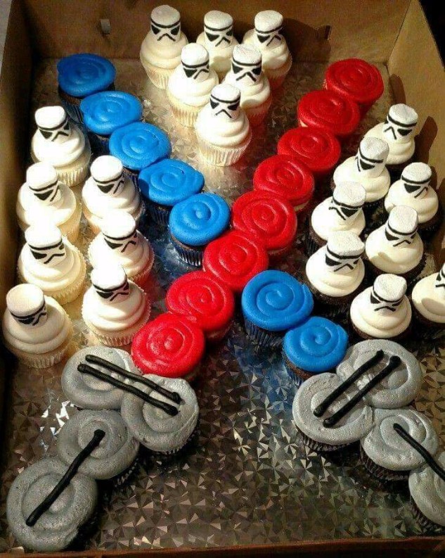 23 Lightsabre Cupcakes
