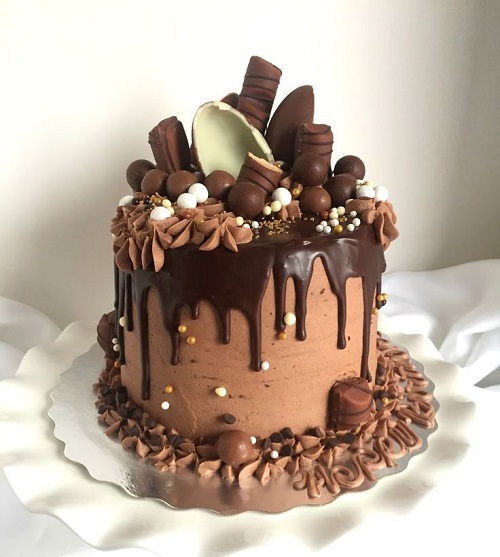 15 Red Velvet Wedding Cakes & Confections
